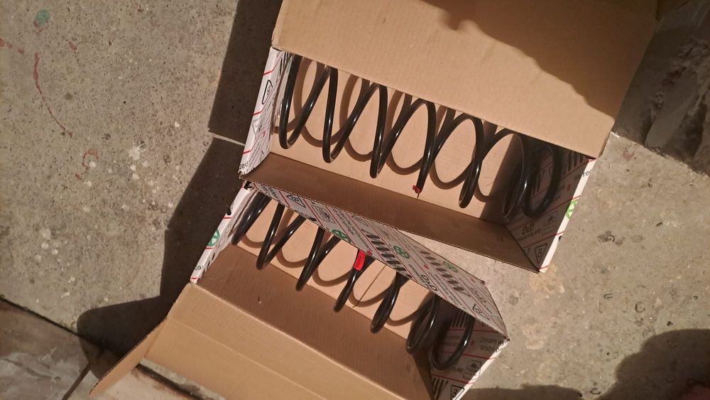 Sprężyny nowe do Volkswagena Polo cena za 2szt 79-94r