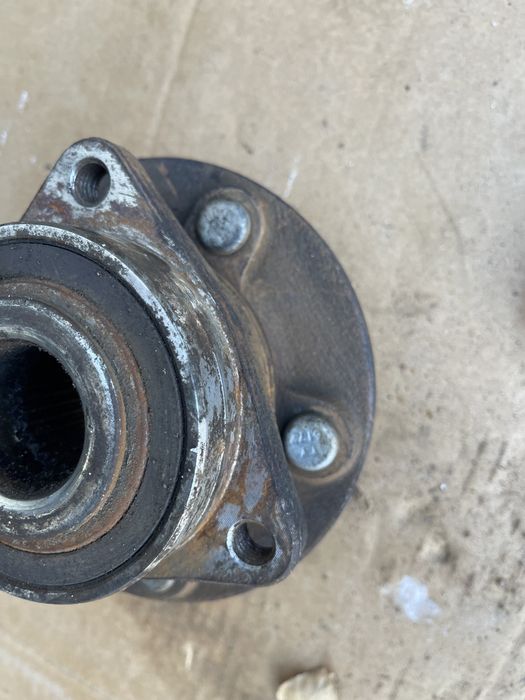 Ступица передняя  Opel Astra J Zafira B Chevrolet Cruze Orlando