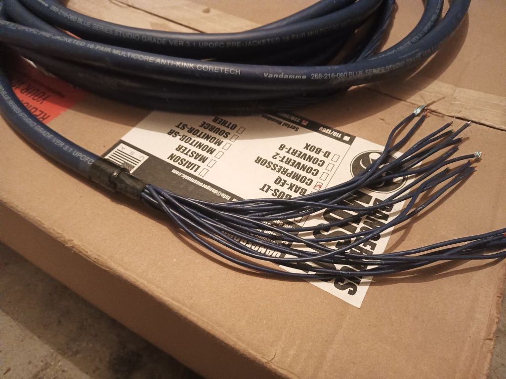 Kable multicore 8 Van Damme Blue