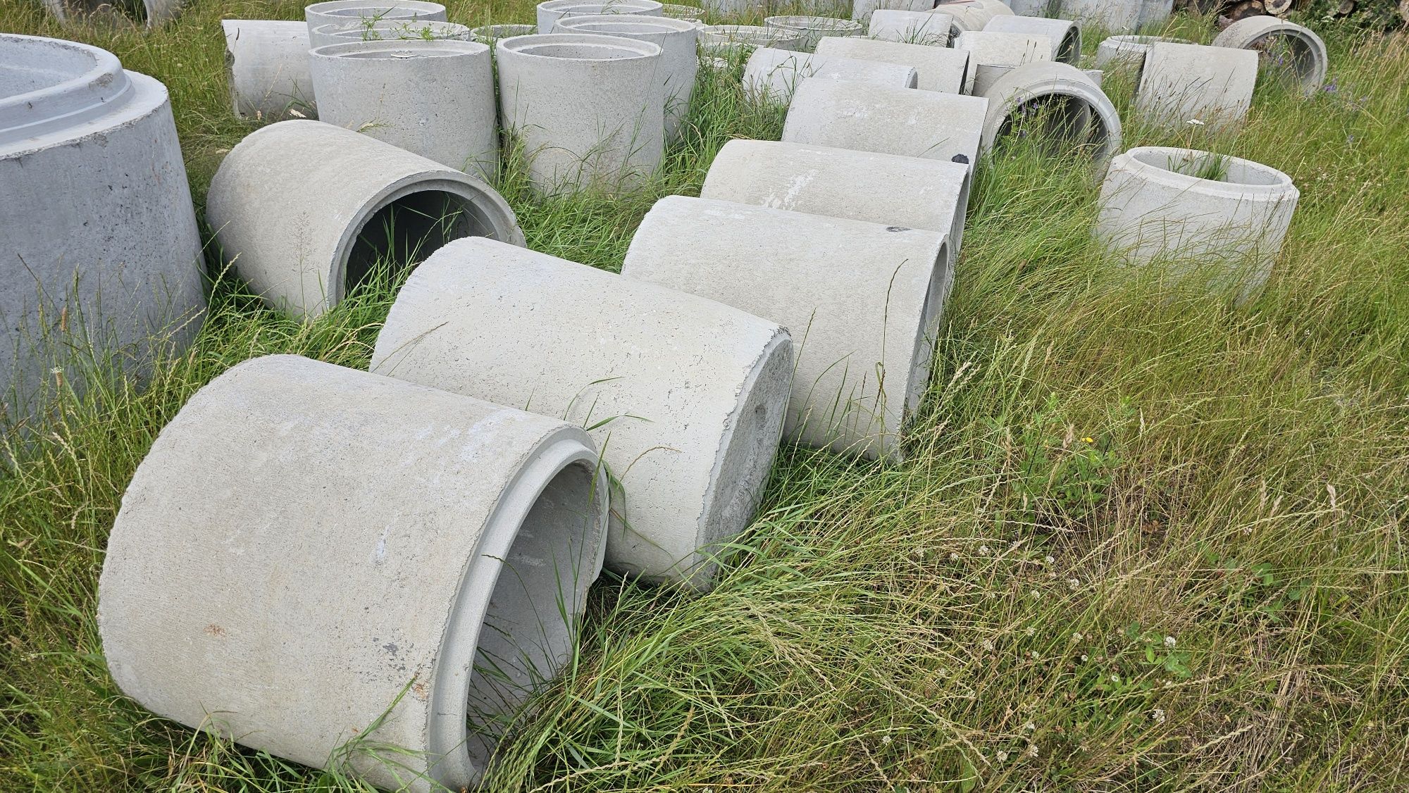 Studzienki betonowe różne
