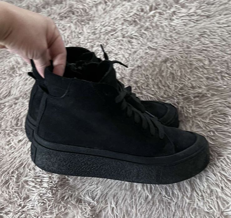 Продам ботинки полностью натуральные замш размер 39 по стельке 25