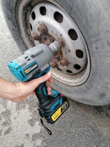 Klucz udarowy elektryczny GISAM 2000 + 2x bateria + walizka + zestaw