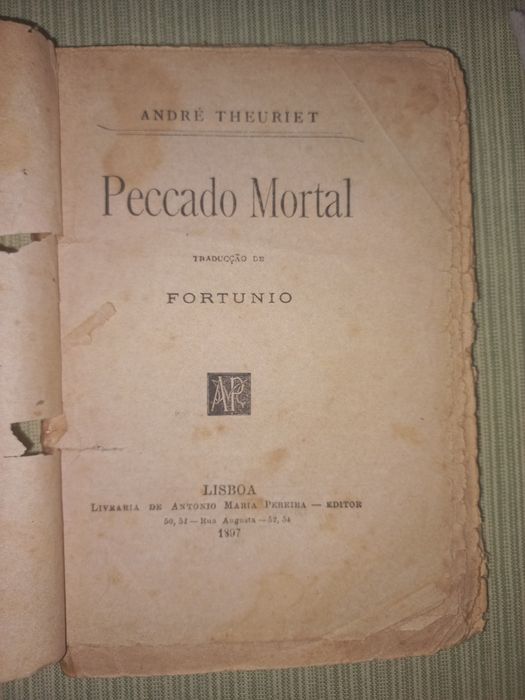 5 livros antigos 1897 Eça de Queiroz