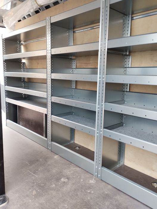 Zabudowa warsztatowa, regały serwisowe, metalowe - regulowane.