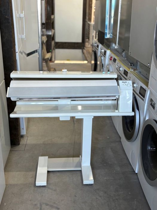 Прасувальна машина Miele B 890