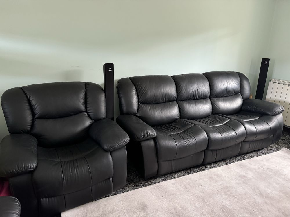 Sofas pretos em pele