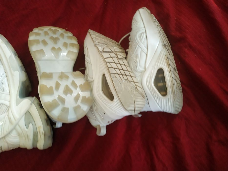 Кросівки жіночі фірмові тридцять дев'ятого розміру чорного колірн