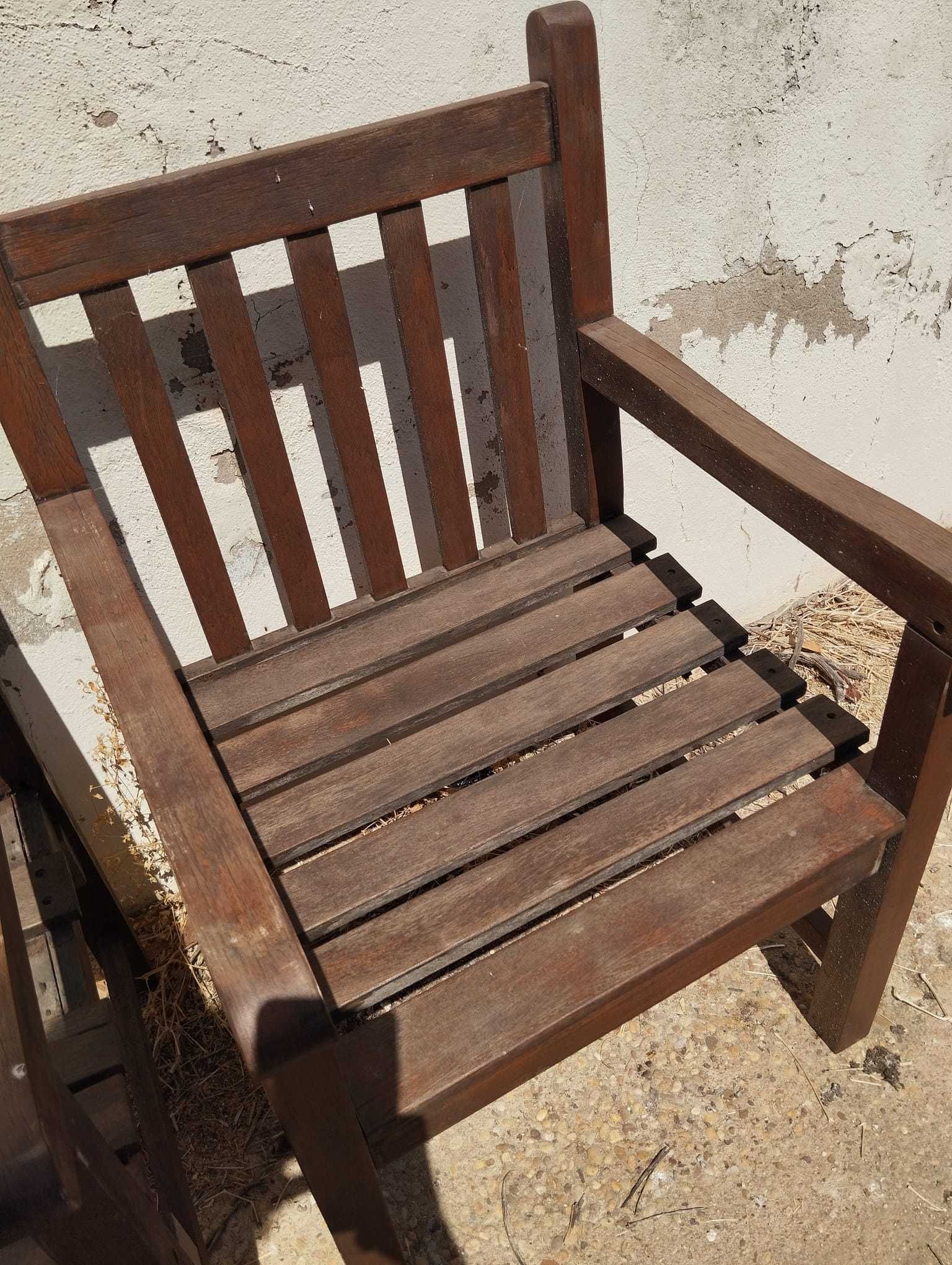 Conjunto Mesa e Cadeiras Exterior
