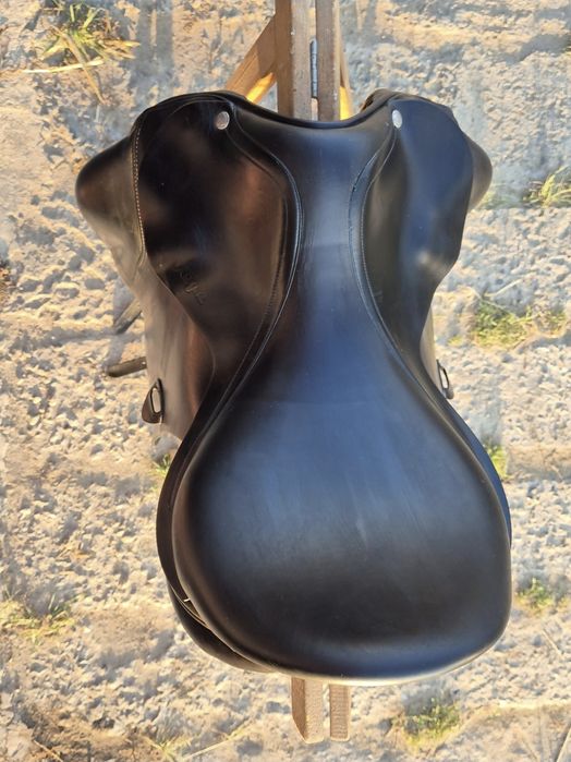 Czarne Siodło ujeżdżeniowe amerigo vega 17 M wełna