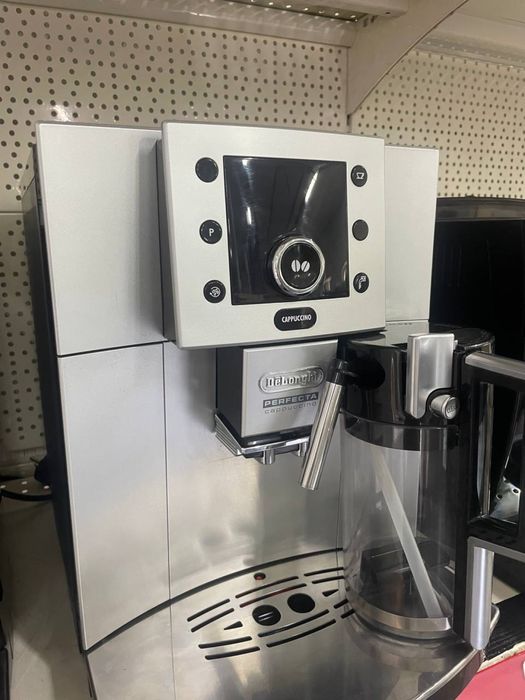 Кофемашина Delongi 1 рік гарантіі