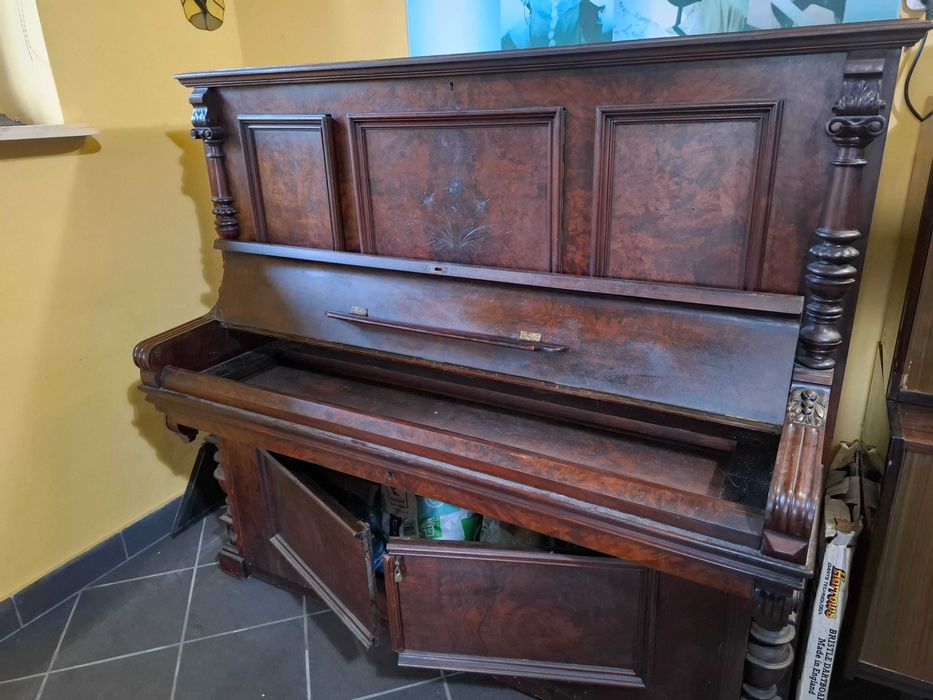 Barek - pianino zabytkowe przedwojenne