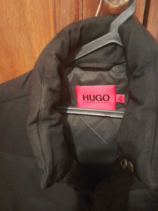 Blusão Hugo Boss, como novo, preto tamanho S