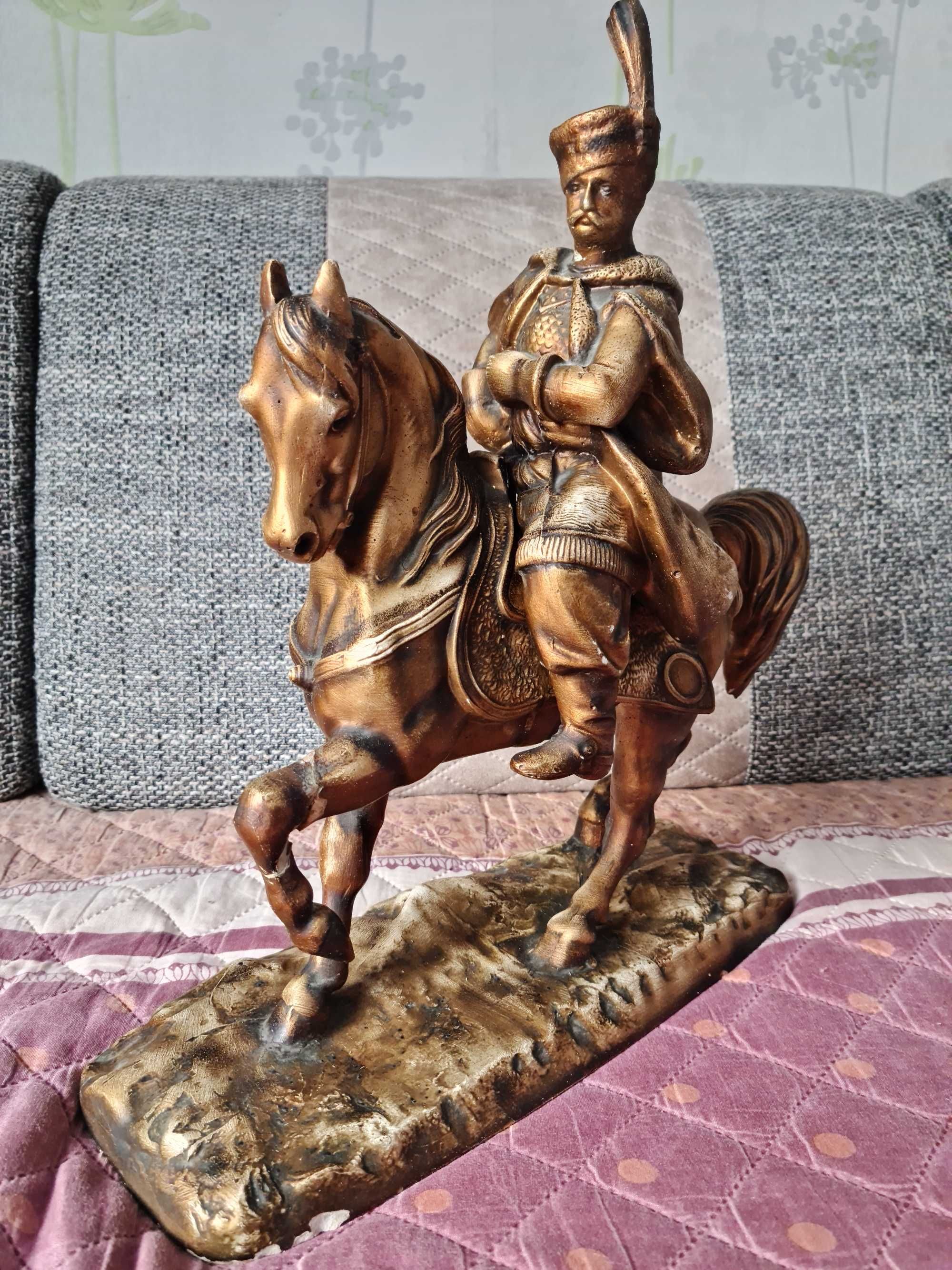 Rzeźba z gipsu Jan III Sobieski na koniu
