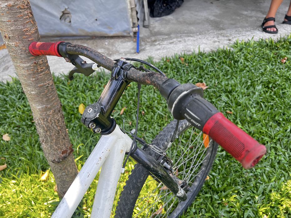 Bicicleta criança usada a andar