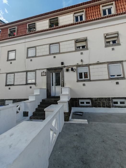 T2 Remodelado c/ 2 Suites  Junto à Estação do Cacém