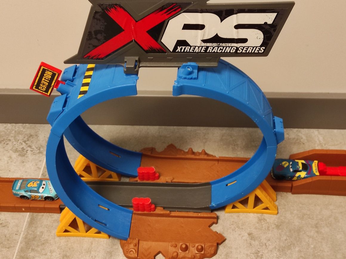 Tor XRS  z dwoma wyrzutniami dla aut Pixar Cars
