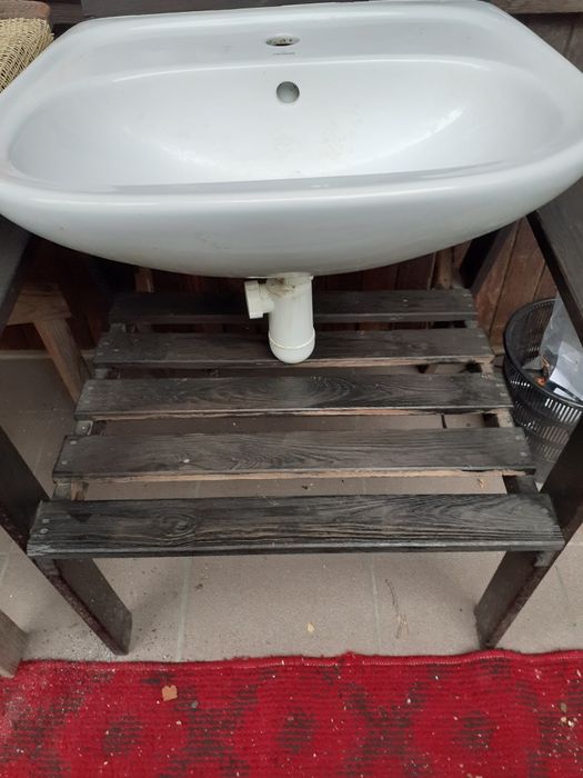 Umywalka nie zniszczona z odplywem