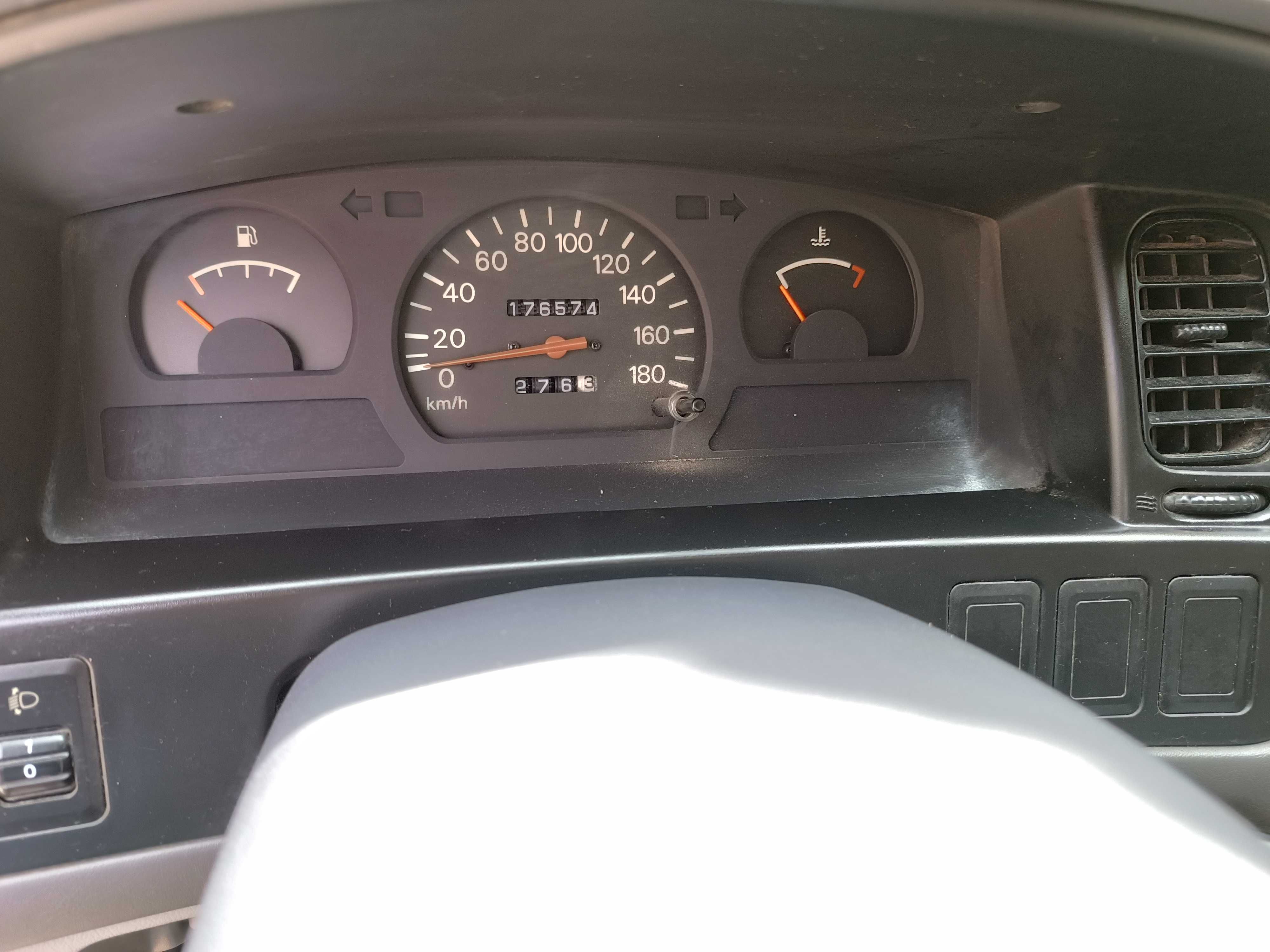 Mitsubishi L400 com motor de frio