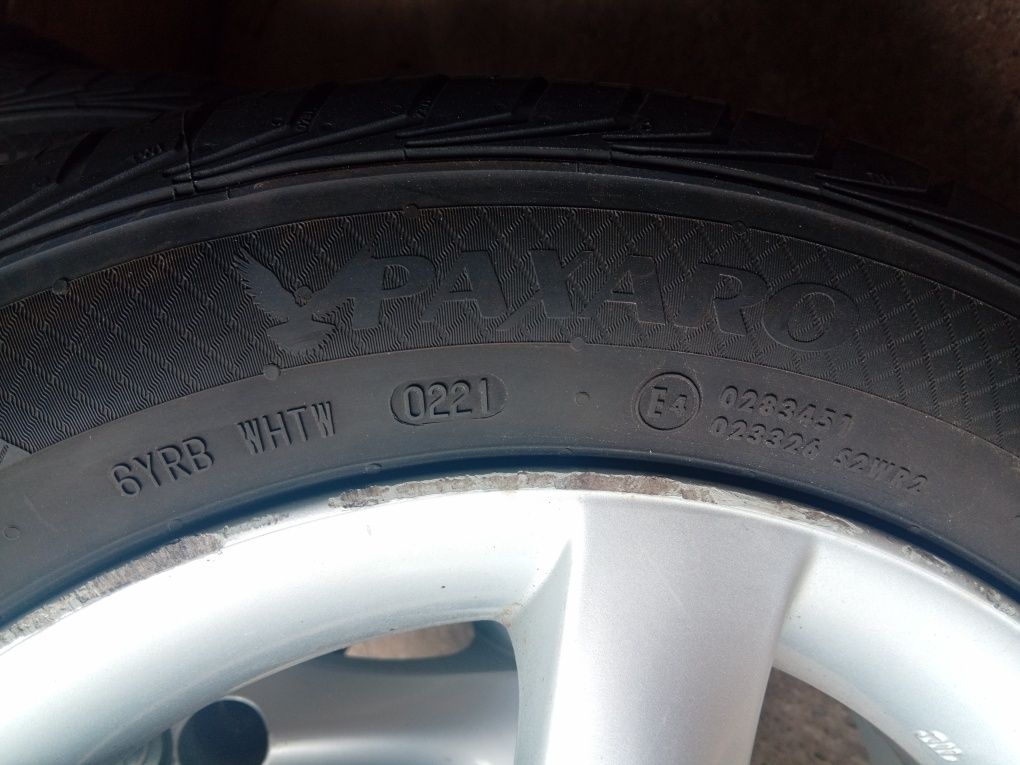 Felgi toyota z letnimi oponami 195/60 R15