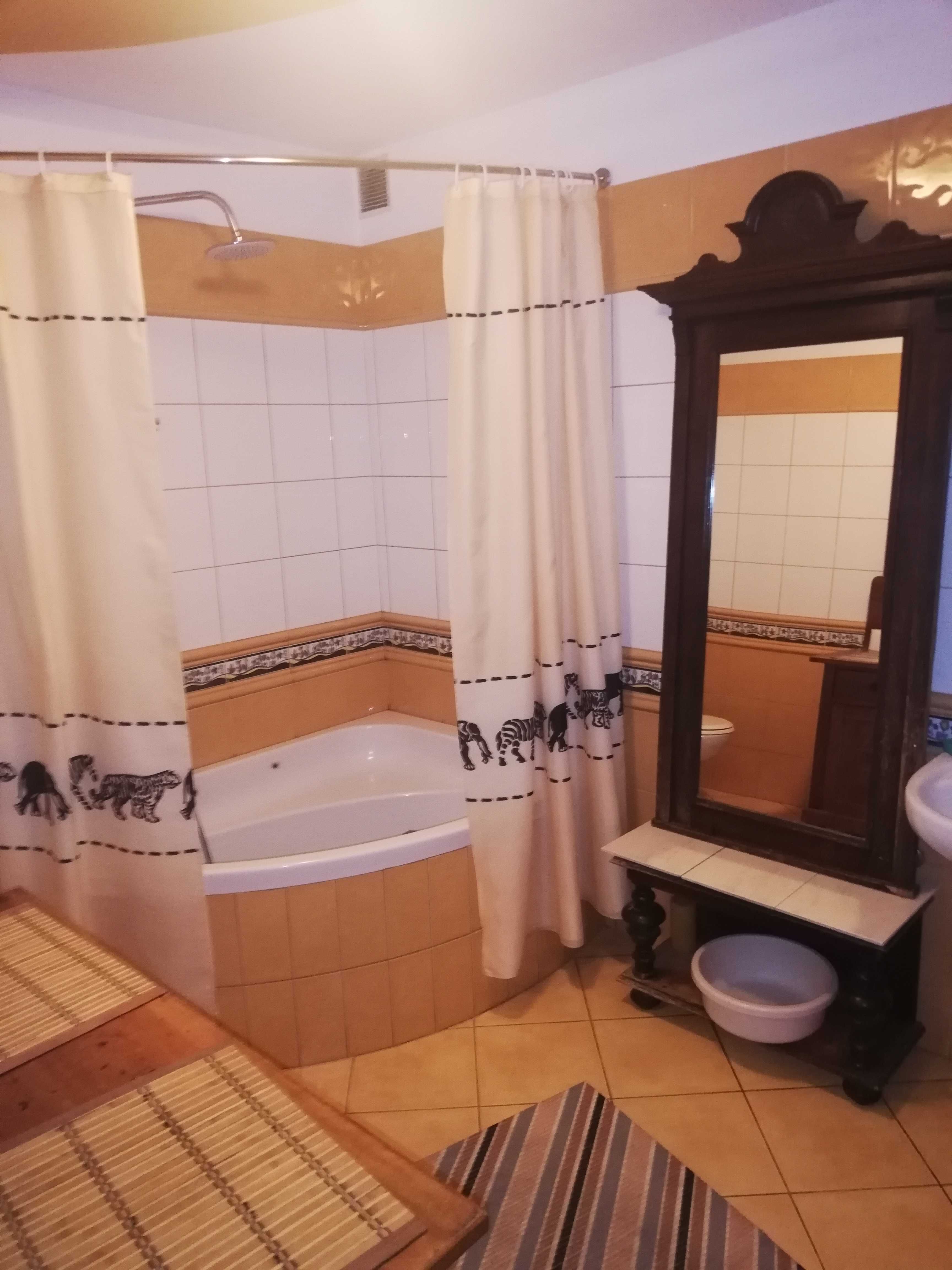 Tanie noclegi - Leszno Hostel pokoje - Parking pod domem