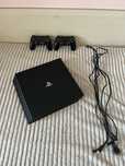 PlayStation 4 Pro + 2 pady