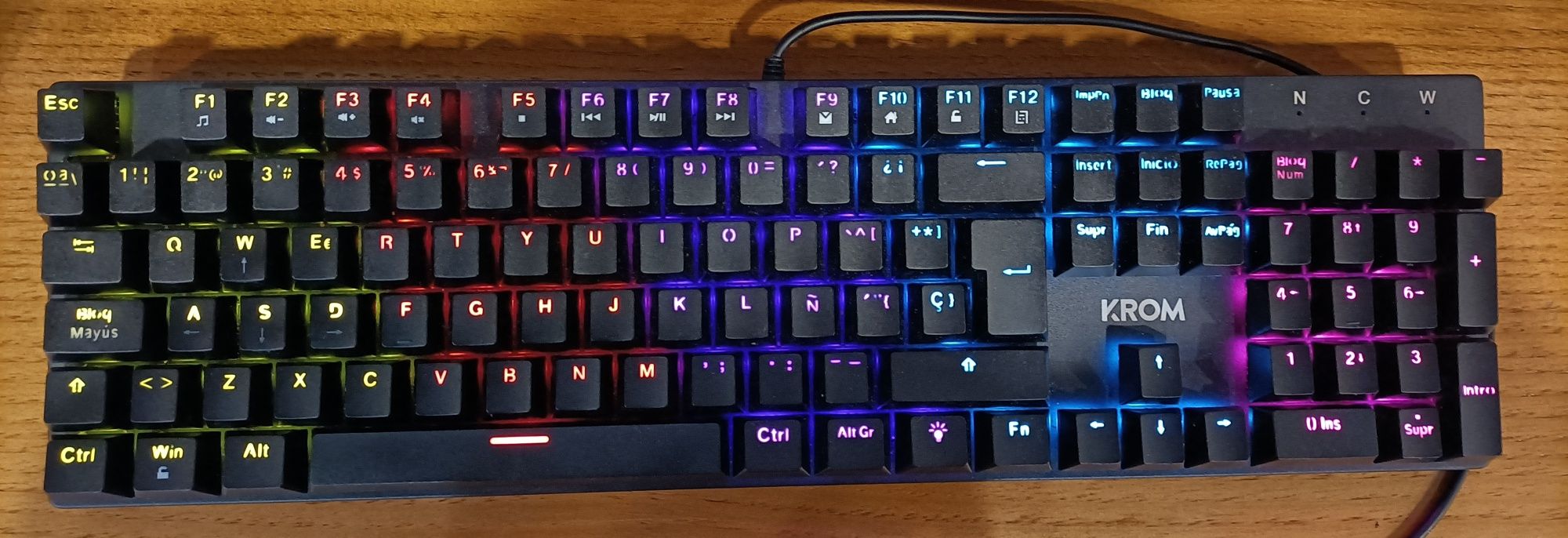 Teclado mecânico Krom RGB