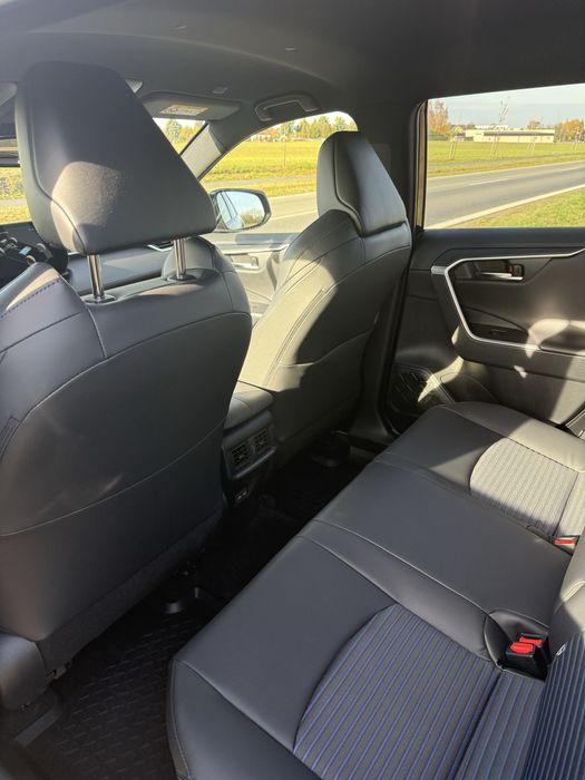 Sprzedam Toyote RAV4.