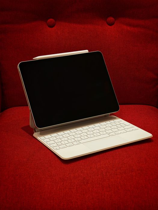 iPad Pro 11" / 3° geração 256GB Prateado + teclado