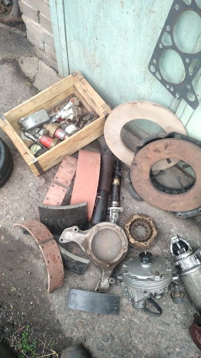 Запчасти на зил 130 Б/У на что цены нету, звоните спрашивайте