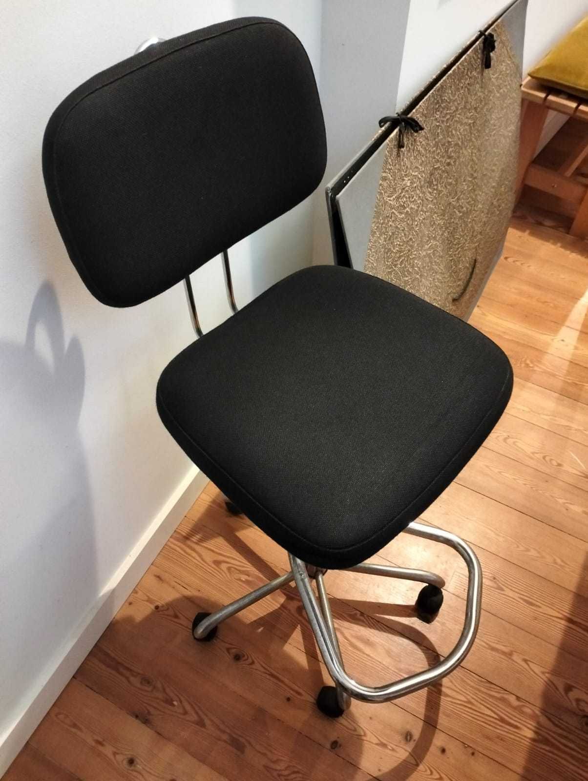 Mesa estirador de 1,20 ×0,80 m com cadeira