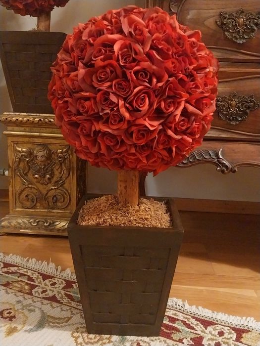 Vasos artificiais | flores rosas vermelhas | base castanha | 60cm