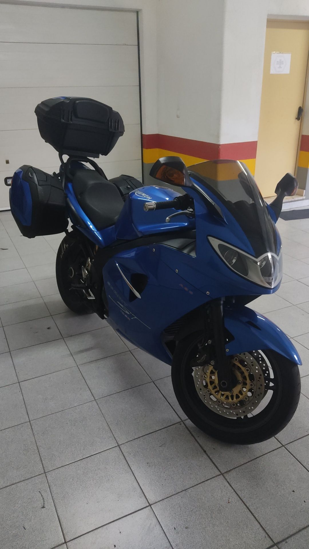 Triumph Sprint ST 1050