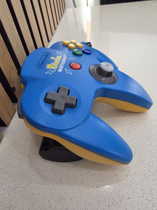 Comando Nintendo 64 edição especial pikachu  pokémon  (como novo)