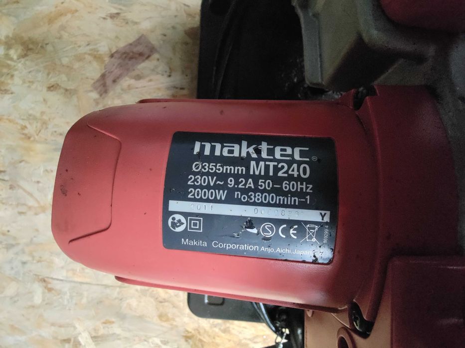Przecinarka tarczowa do metalu Maktec mt240 355mm Makita 2000W