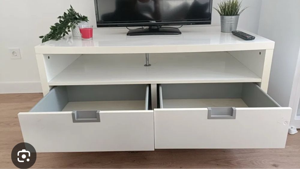 Movel Tv ikea branco com rodas