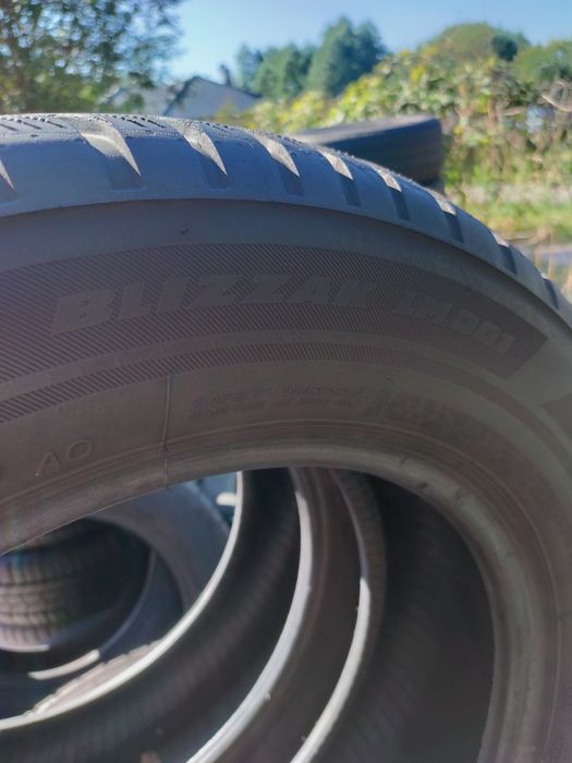 205/60r16 Bridgestone Blizzak LM001 z 2018r  6,5-7,5 mm