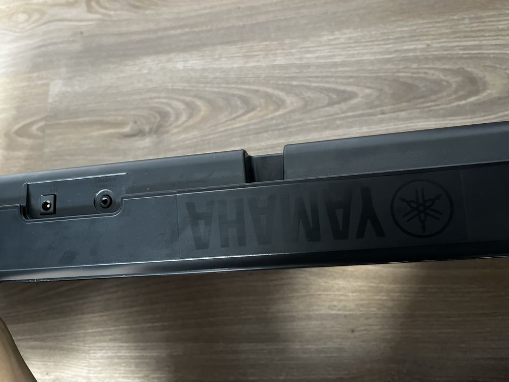 Синтезатор YAMAHA , PSR-F52