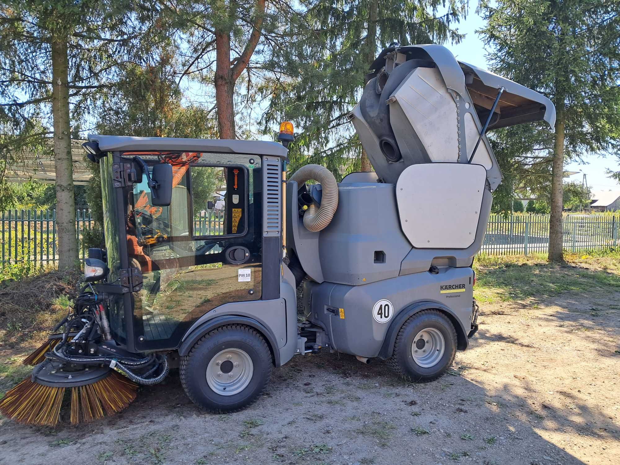 nośnik narzędzi Karcher MC 130 4x4 ,2018r, zamiatarka chodnikowa