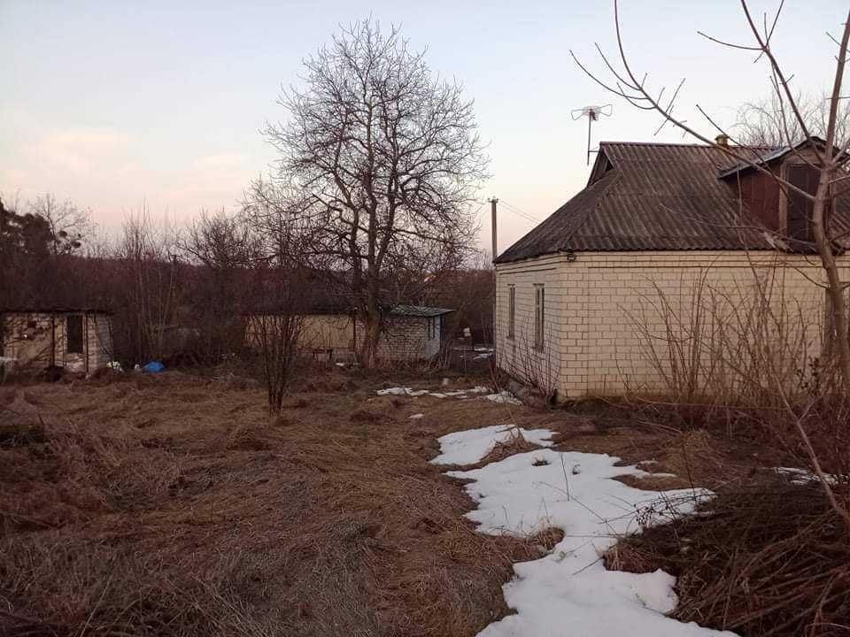 Продається земля в селі з 2 будинками. Село Бобрица, Черкаской обл.