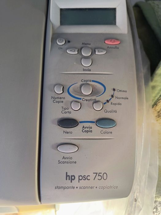 Stara drukarkę, drukuje w kolorze, kopiuje i skanuje HP laser Jet psc