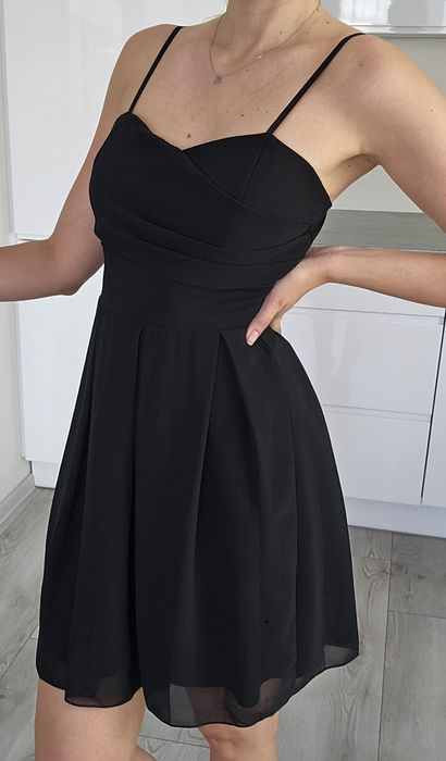 Sukienka na ramiączkach czarna