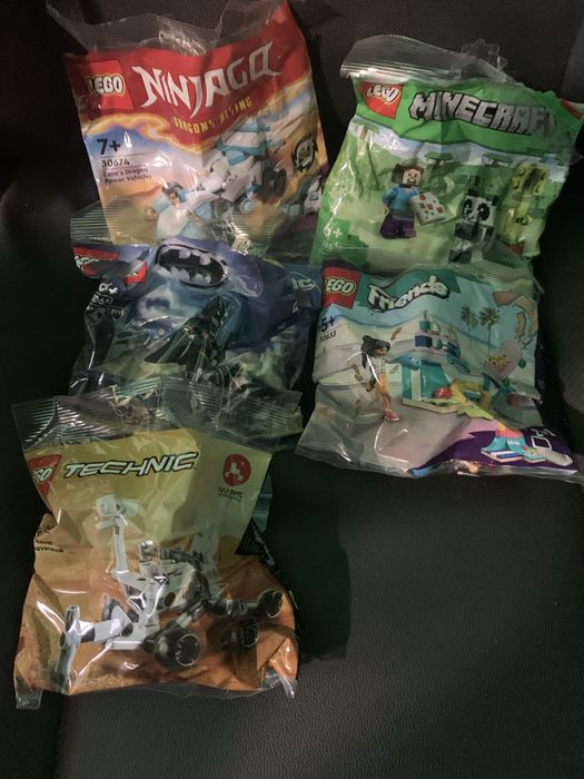 11 наборів конструктора lego різних серій