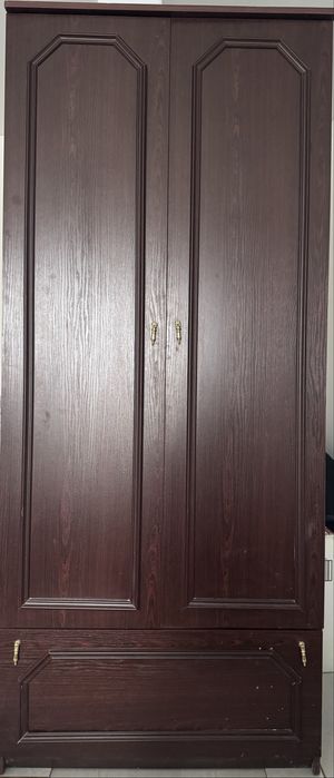 Шафа від стінки.