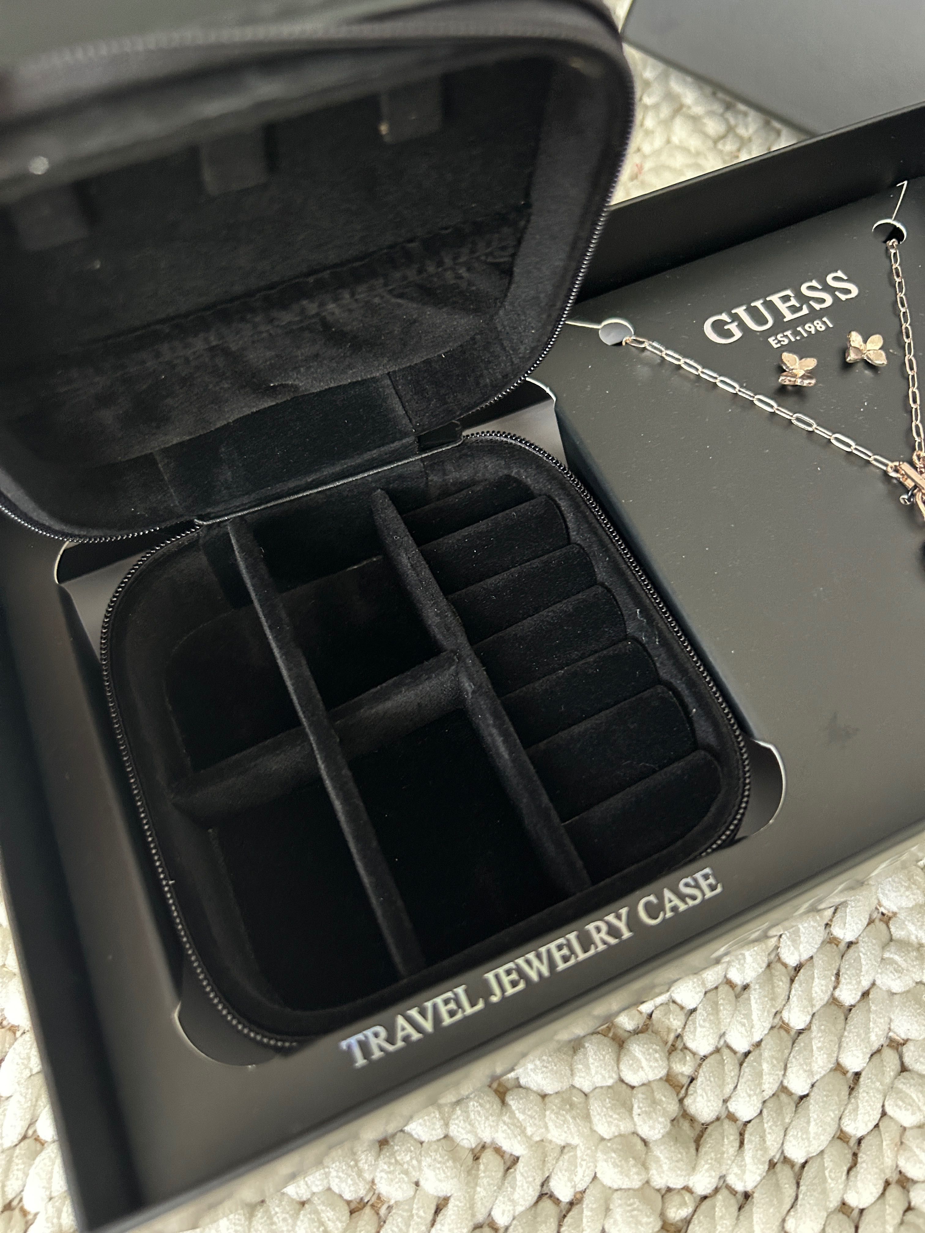 Guess komplet braqnsoletka + kolczyki,  + etui