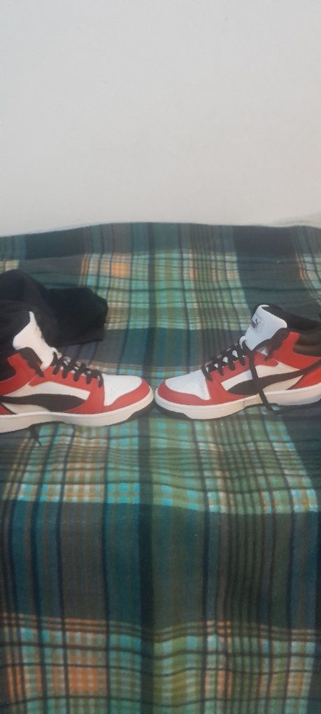 Sapatos puma com caixa