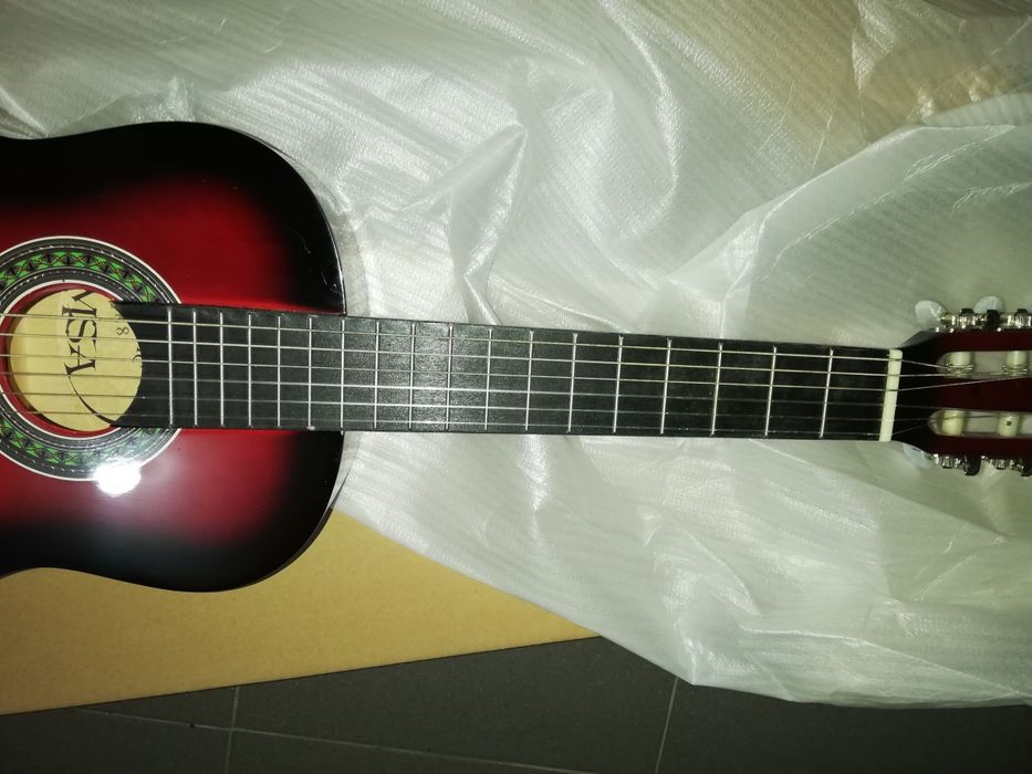 Guitarra clássica vermelha 1/4 e kit novos para crianças