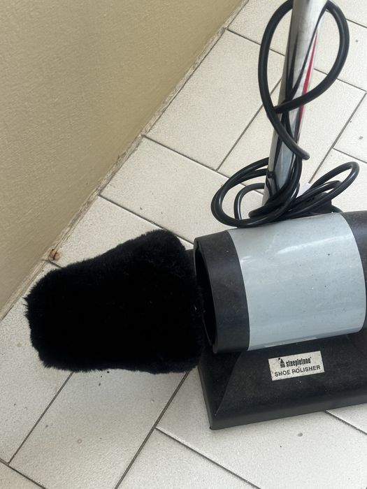 Polidor de sapatos.
