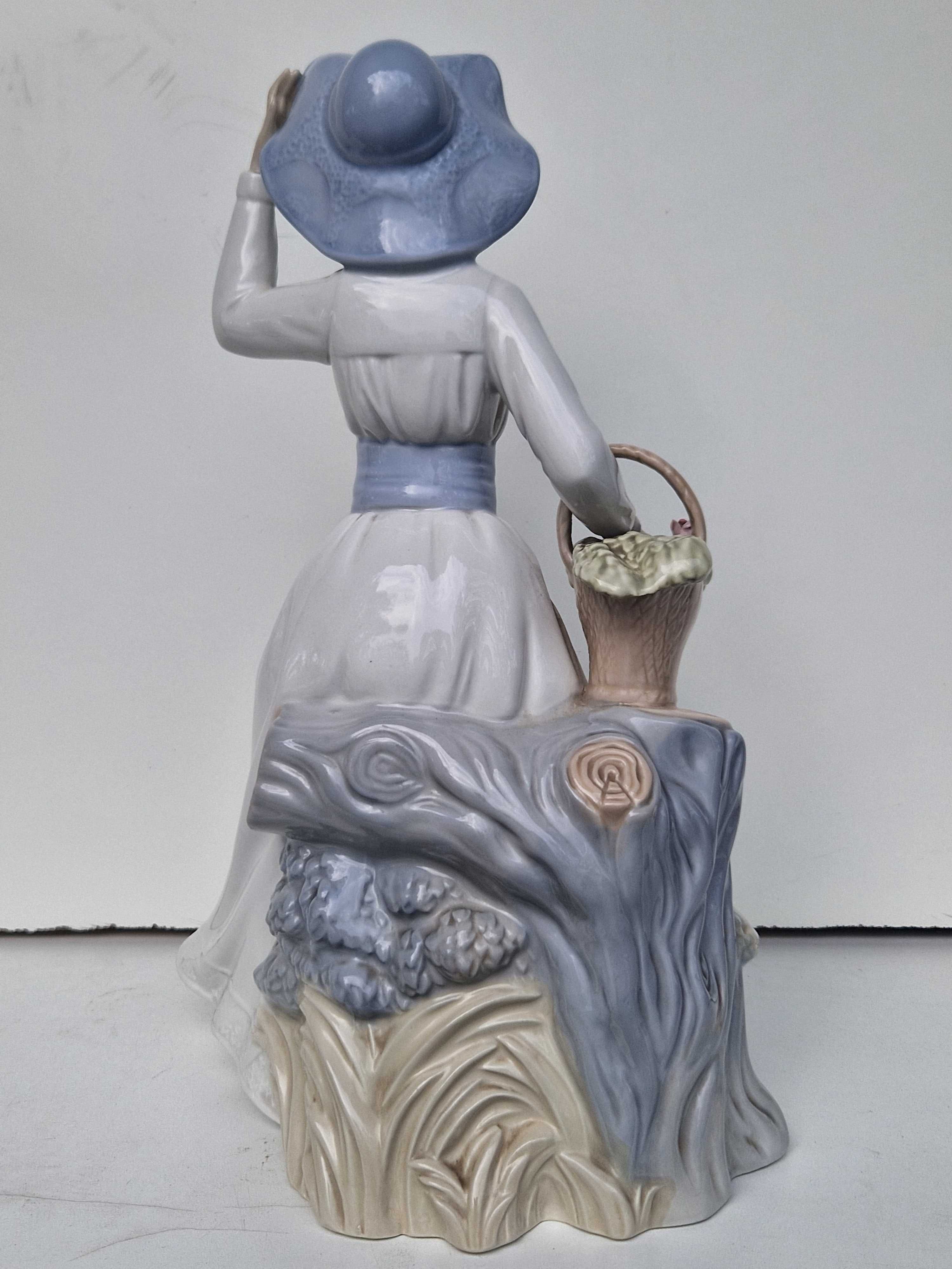 Porcelana  figurka wys 31 cm