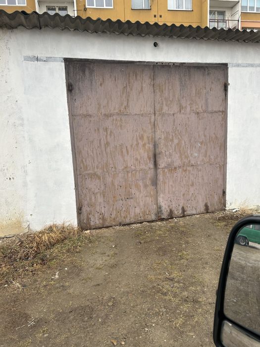 Оренда гаража біля чеських будинків