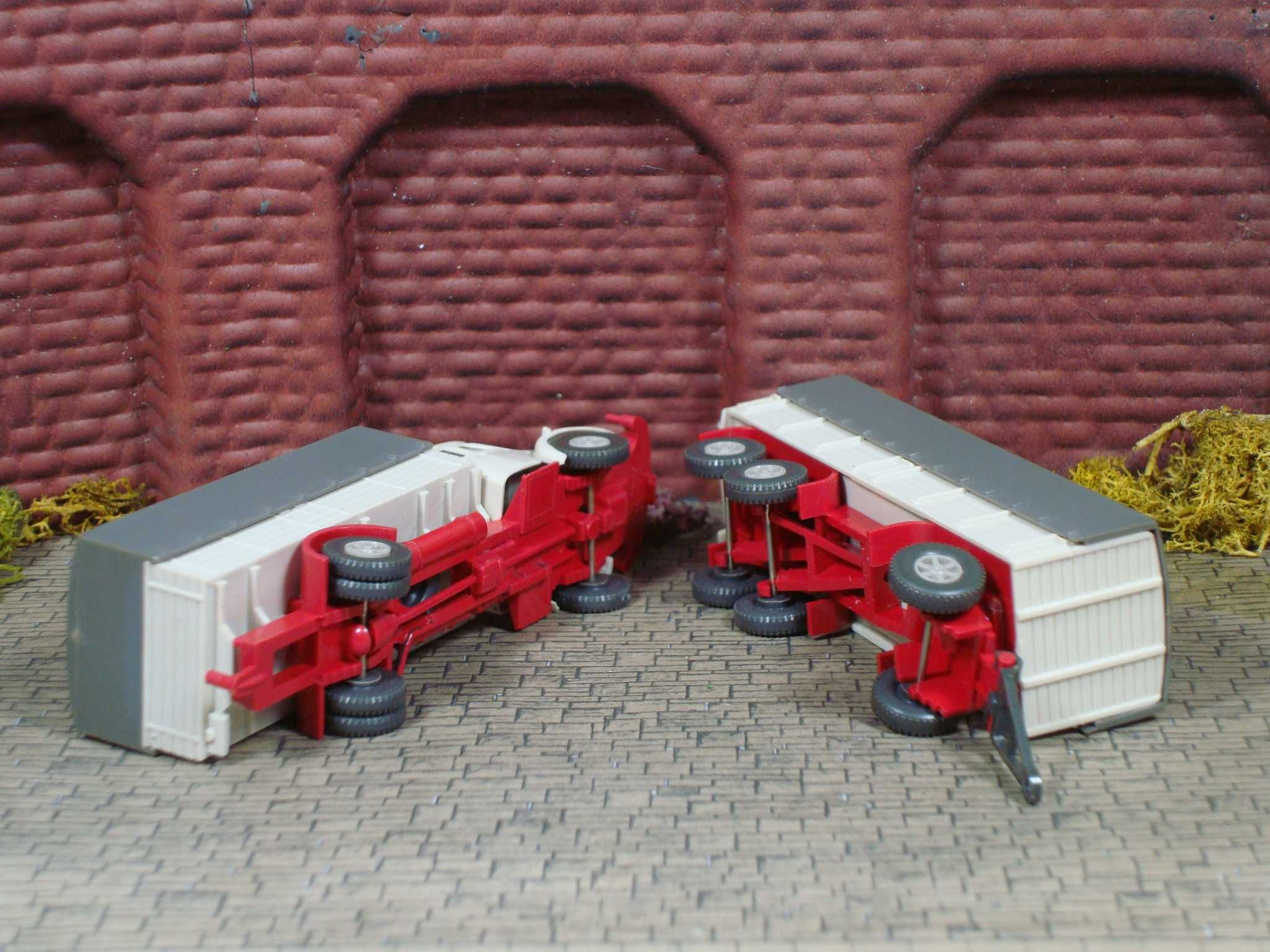 Wiking 480 - Krupp Titan / Camião Plataforma com Reboque / Usado